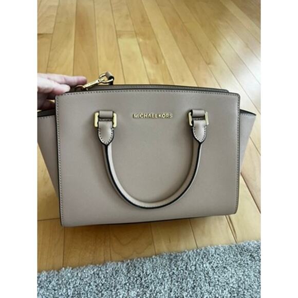 Michael Kors Selma Satchel purse medium light pink tote purse w crossbody strap - Picture 3 of 8